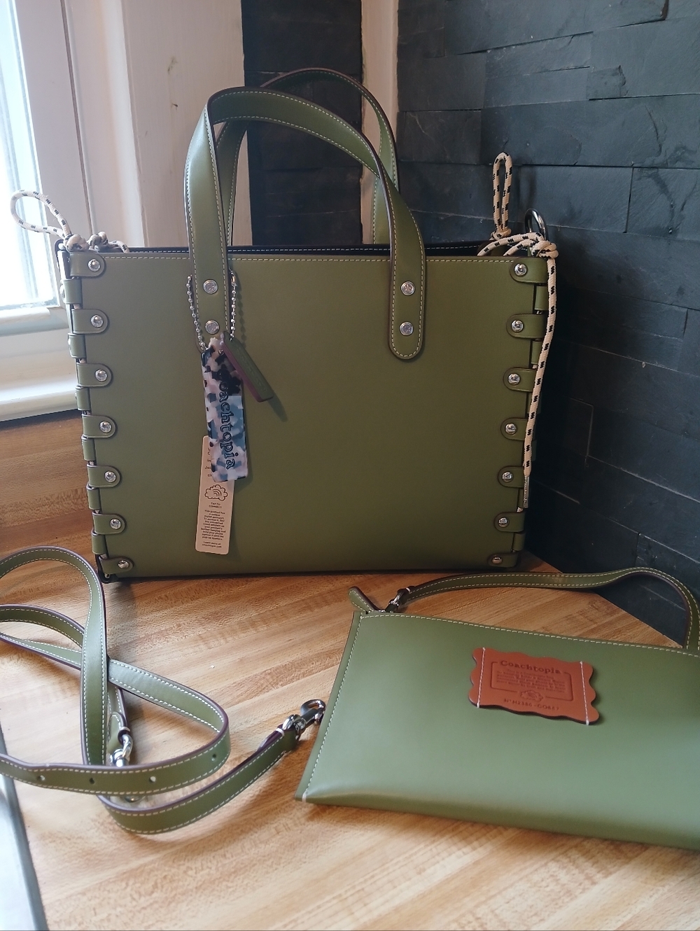Coach Coachtopia NWT Green Tote/Crossbody W/Pouch & Coachtopia Dustbag - Picture 2 of 12